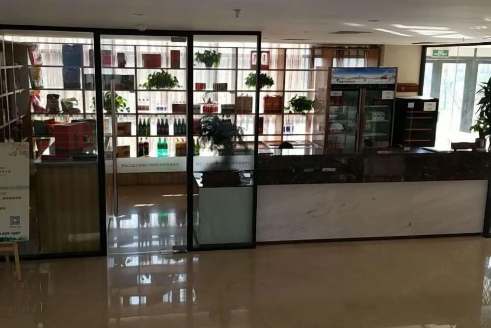 Lobby & Reception