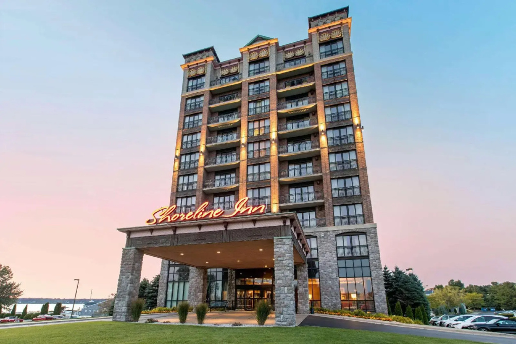 Shoreline Inn & Conference Center, Ascend Collection