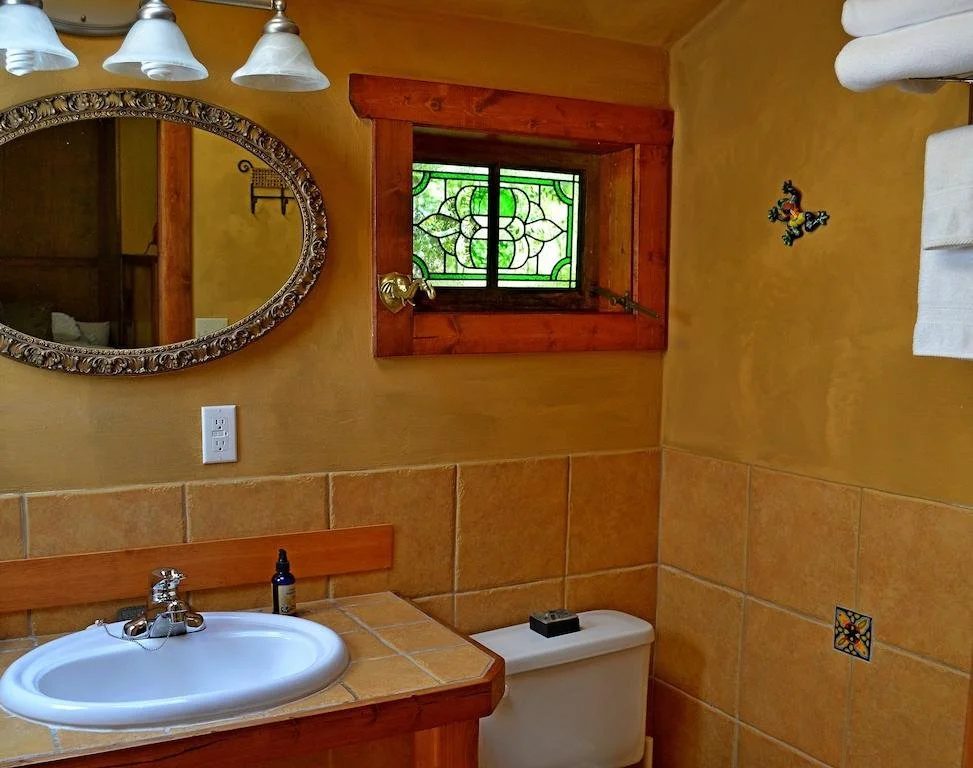 Alderwood Cottage & Suite - Bowen Island - фото 8