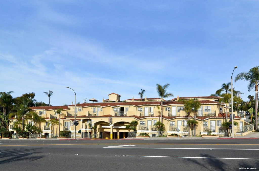 Laguna Brisas - A Beach Hotel