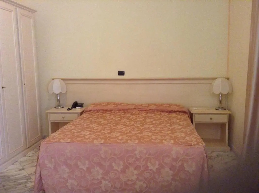 Standard Double room with sea view (full double bed)