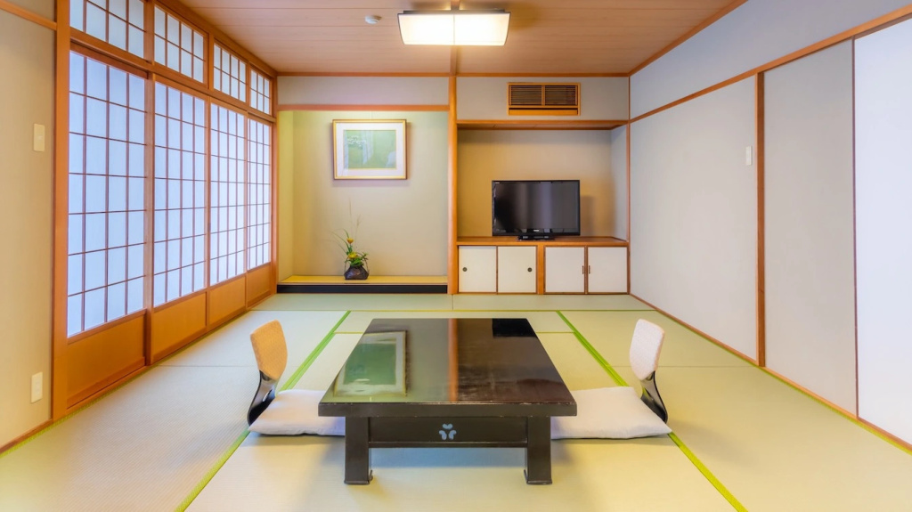 Standard room with mountain view