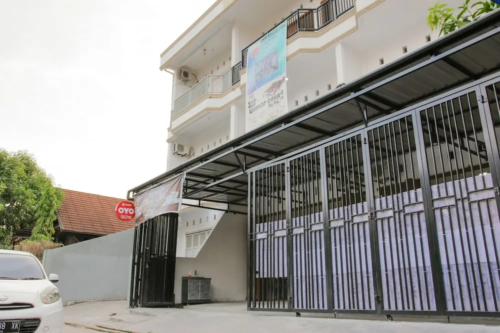 RedDoorz Near RS Islam Faisal Makassar in Makassar