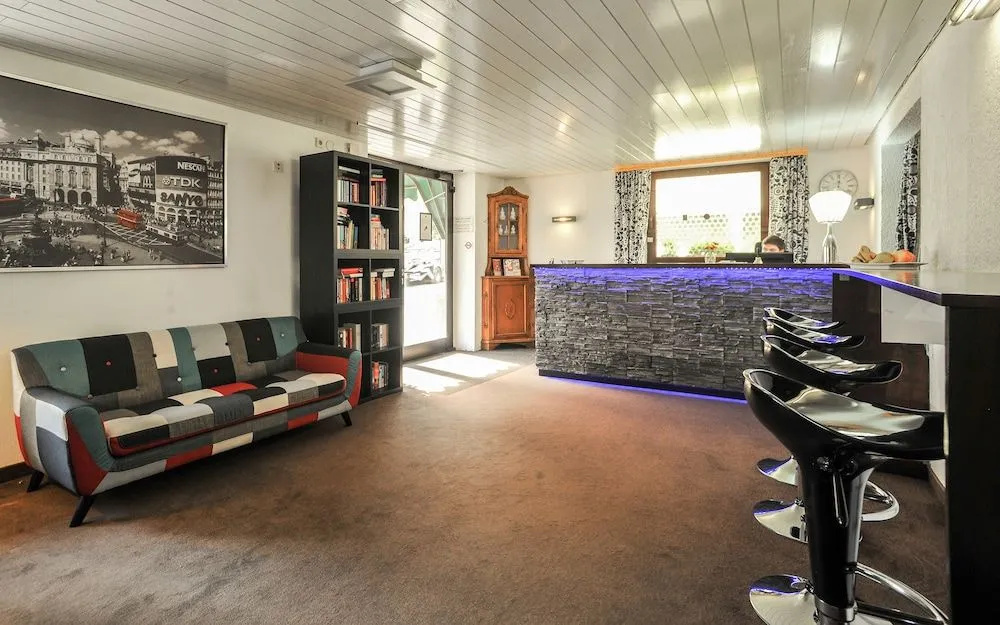 Lobby & Reception