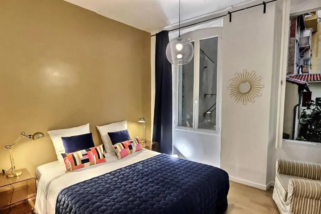 2 Bedrooms Apartment
