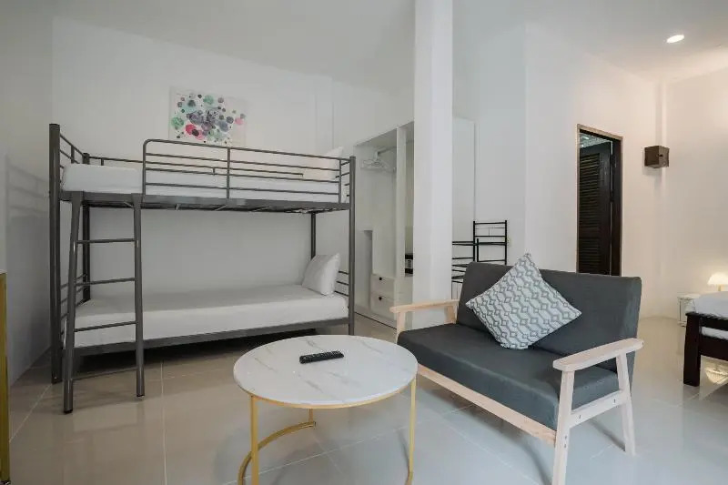 Семейный номер Standard с балконом в Club Bamboo Boutique Patong Beach Resort