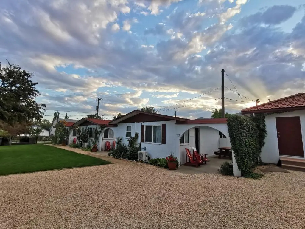 2 Bedrooms Cottage