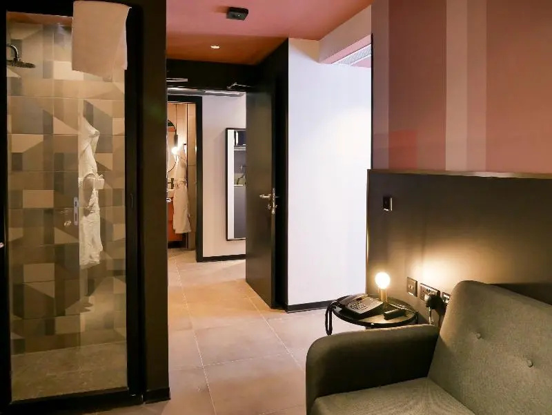 Lobby & Reception