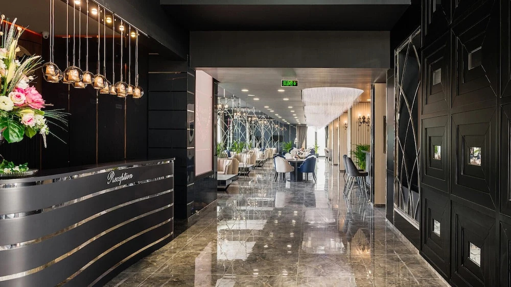 Lobby & Reception