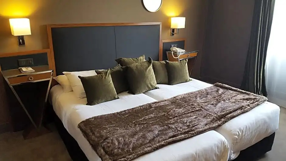 2 Bedrooms Standard Family room