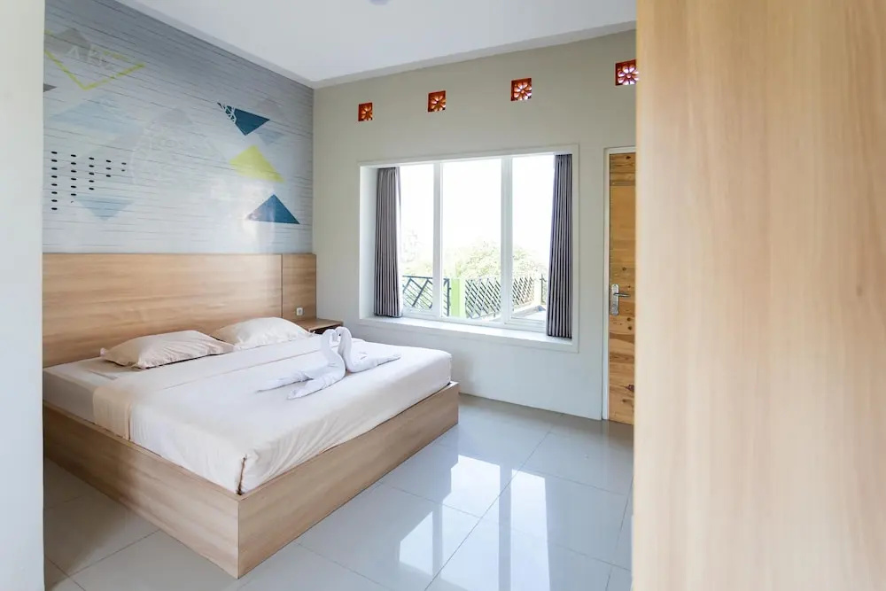 Deluxe Double room with balcony (full double bed)