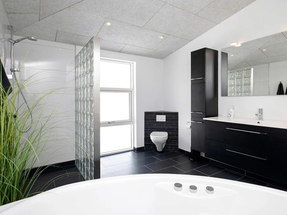 Peaceful Holiday Home in Blavand Denmark With Terrace - фото 7