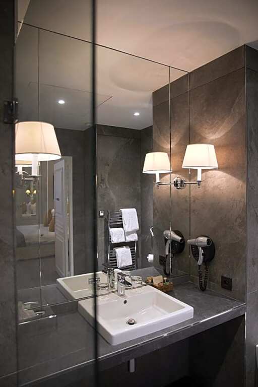 Двухместный номер Deluxe Цокольный этаж 2 отдельные кровати в Hotel du Danube Saint Germain