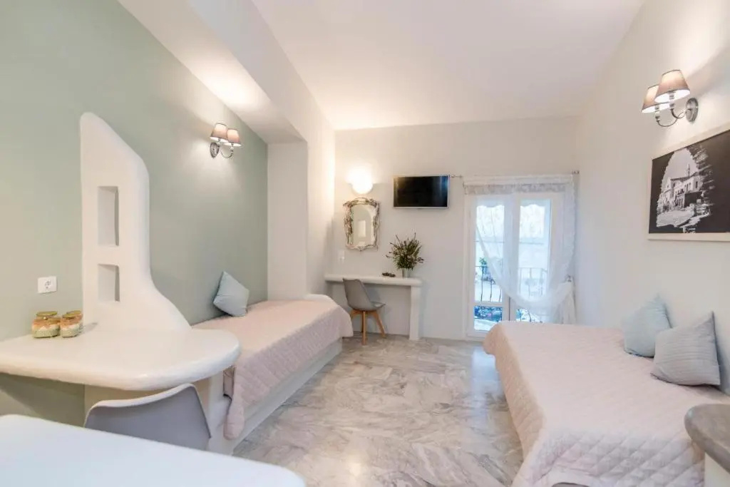 Deluxe Double room (full double bed)