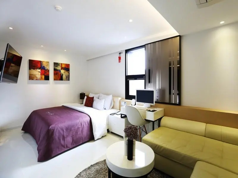 Deluxe Double room (full double bed)
