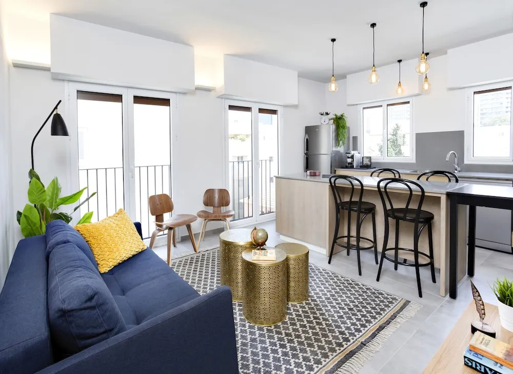 2 Bedrooms Apartment with city view