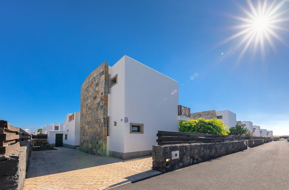 Camelot ​Holiday Homes by LIVVO