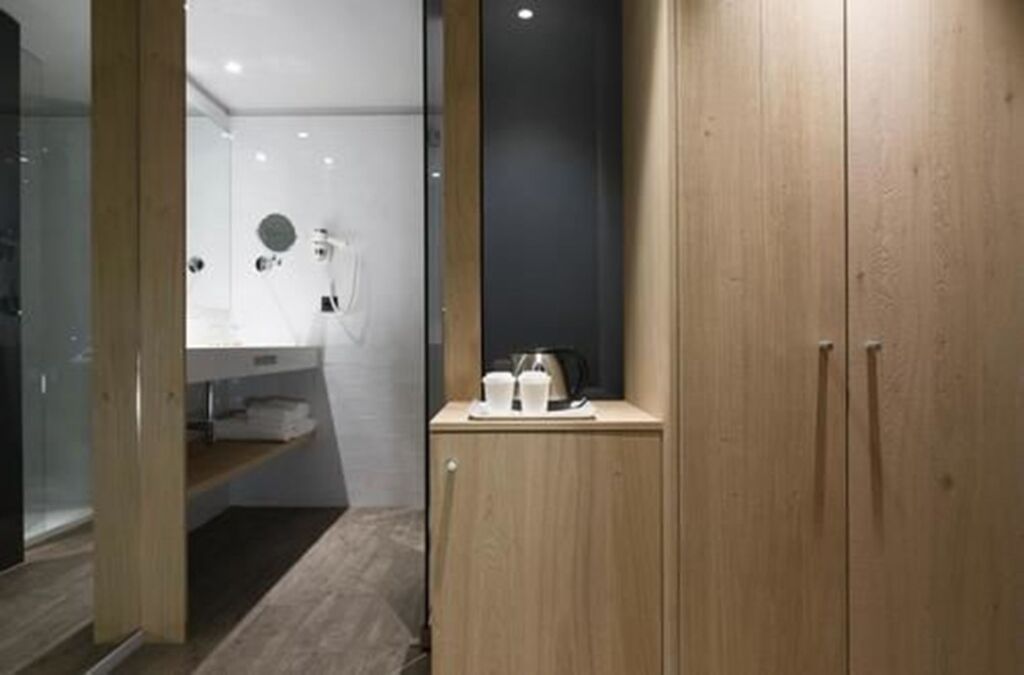 Yurbban Trafalgar Hotel picture