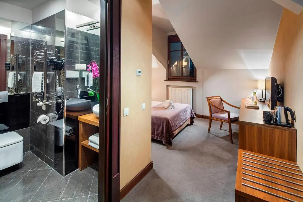 Standard Double room (full double bed)