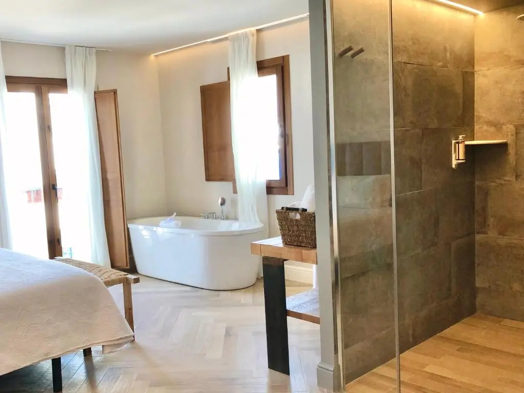 Superior Double room (full double bed)