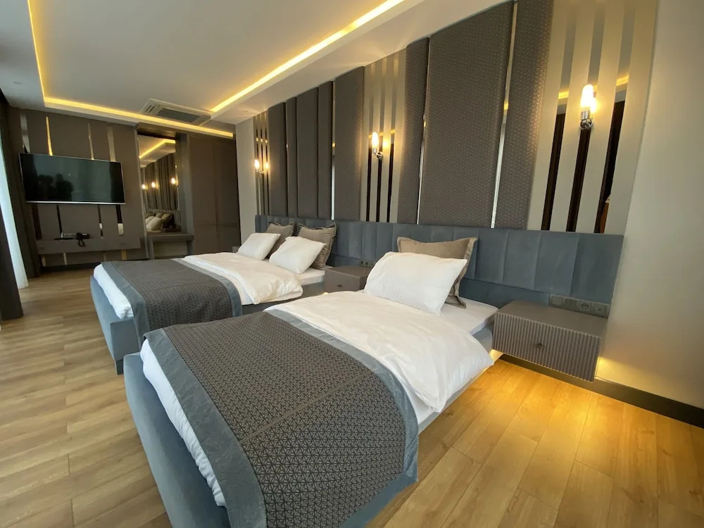 1 Bedroom Deluxe Triple room with balcony