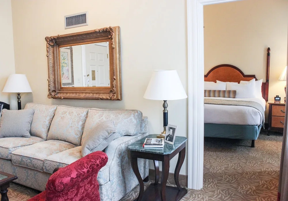 Double Junior Suite (full double bed)