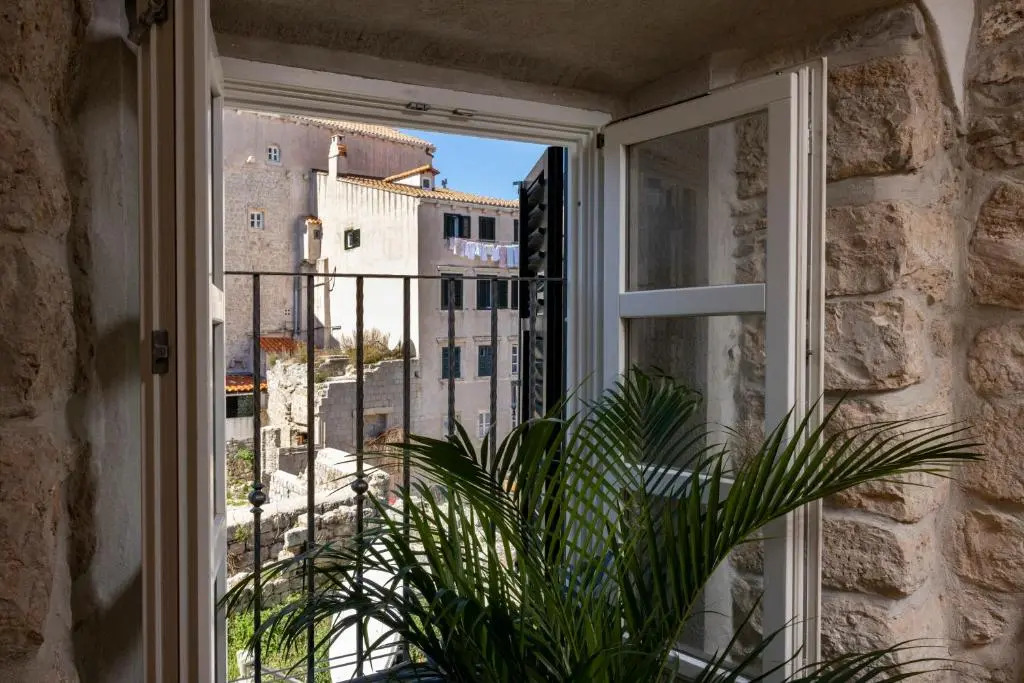 Stayeva 11 image rooms