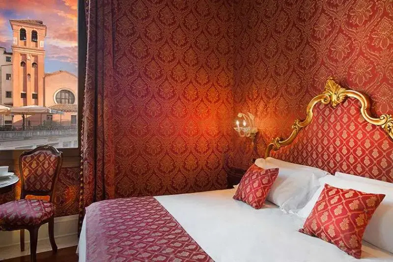 Standard Double room with canal view (full double bed)