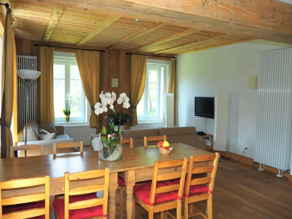 3 Bedrooms Apartment