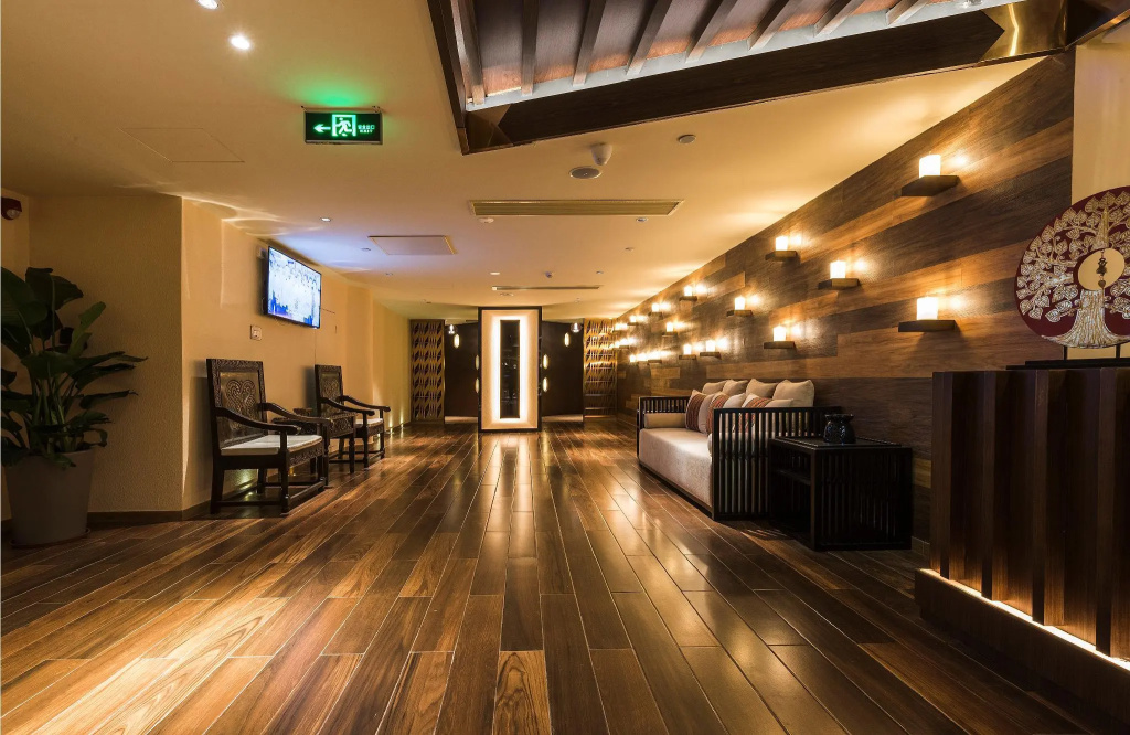 Lobby & Reception