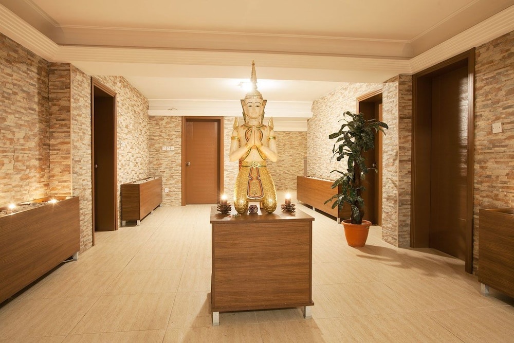 Lobby & Reception