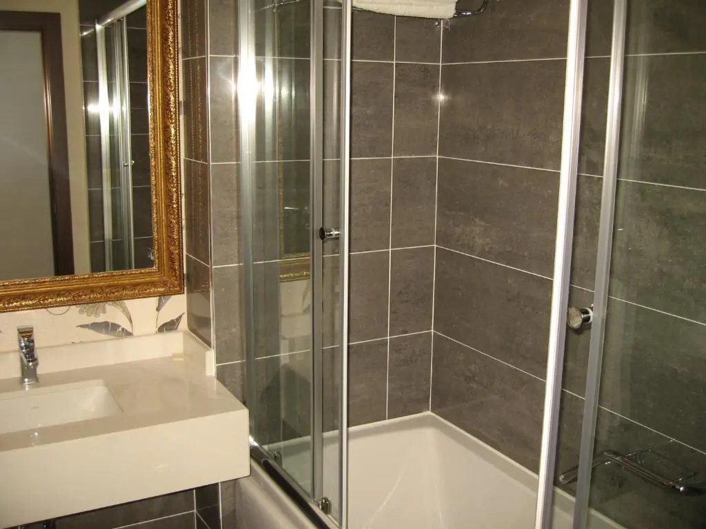 Deluxe Double room (full double bed)
