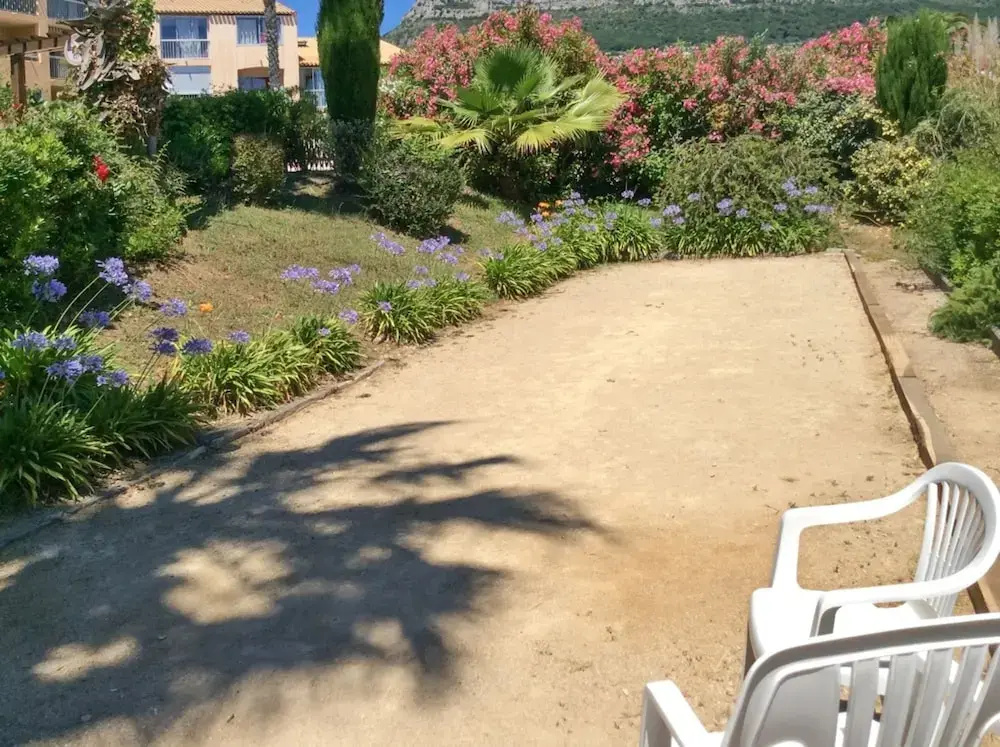 Studio in Vence, With Wonderful Mountain View, Pool Access and Wifi - 14 km From the Beach