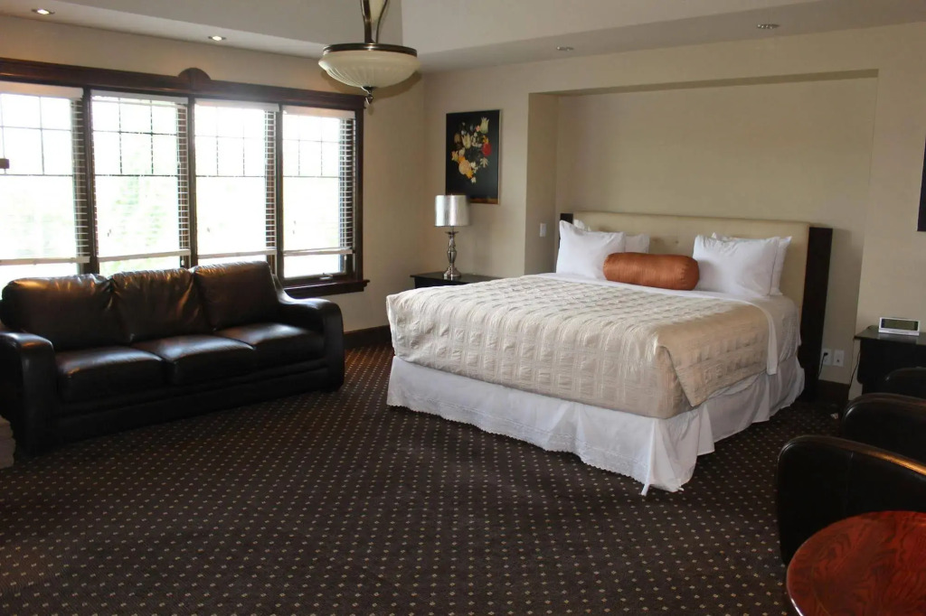 Westmount River Inn - фото 33