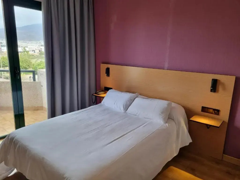 Deluxe Double room (full double bed)