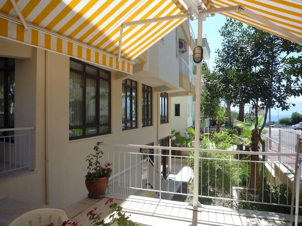 Standard Double room with balcony (full double bed)