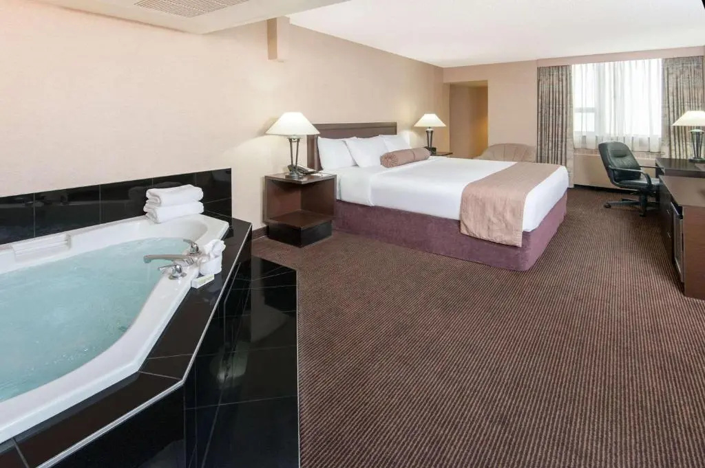 Double Suite (full double bed)