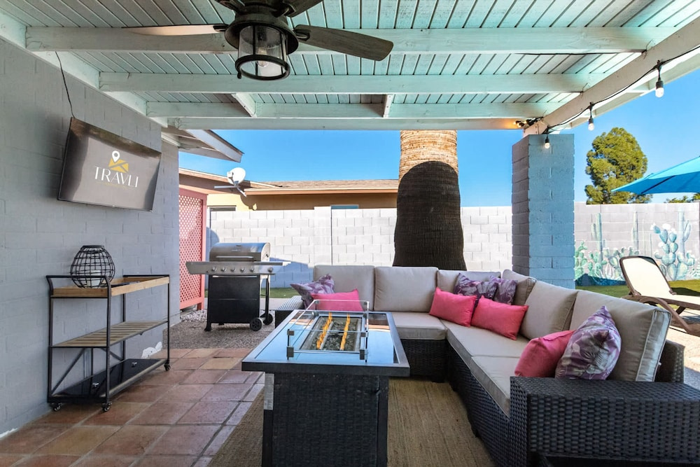 NEW - The Desert Bloomhouse With Heated Pool
