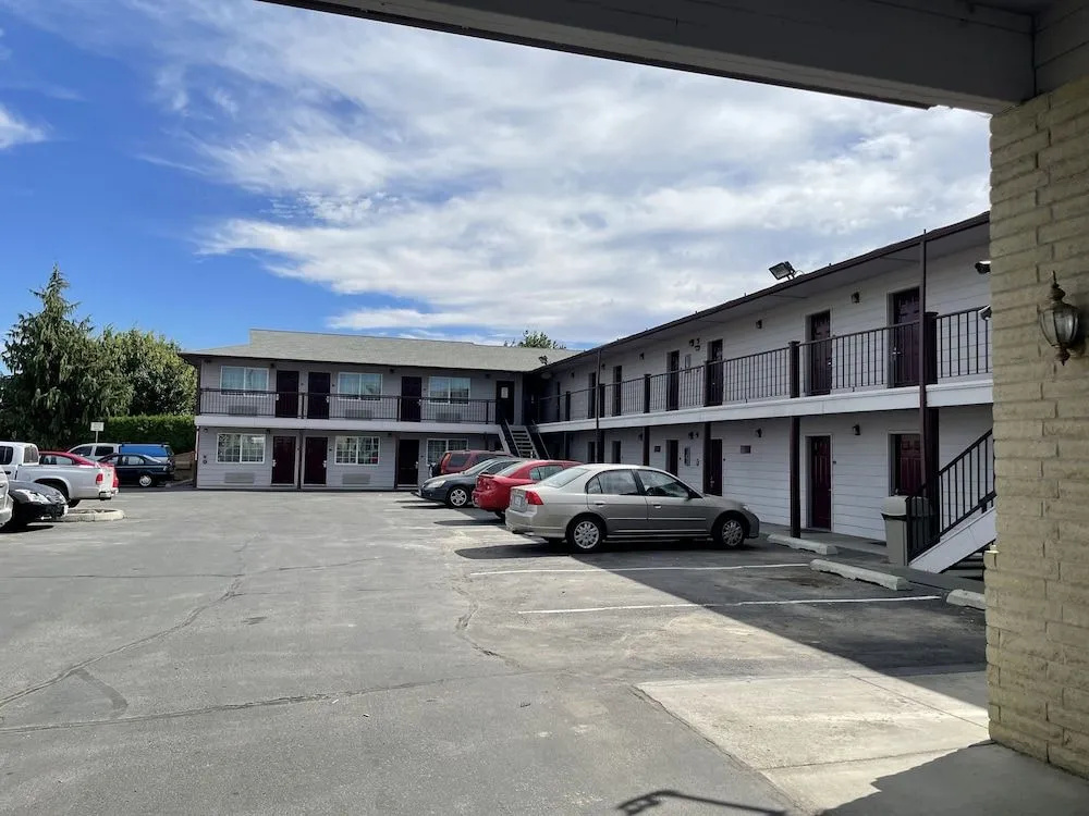 Quincy INN and Suites