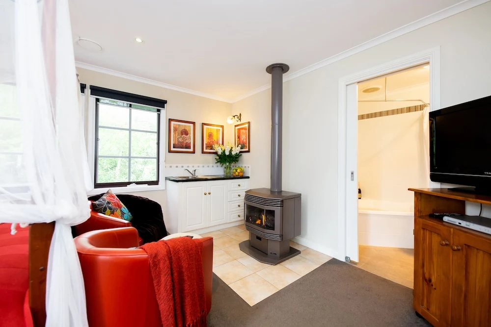 Double Suite (full double bed)