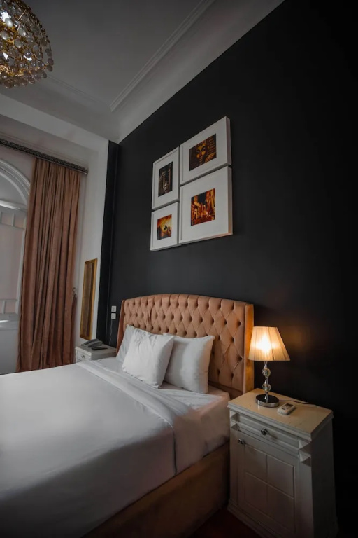Standard Double room with city view (full double bed)