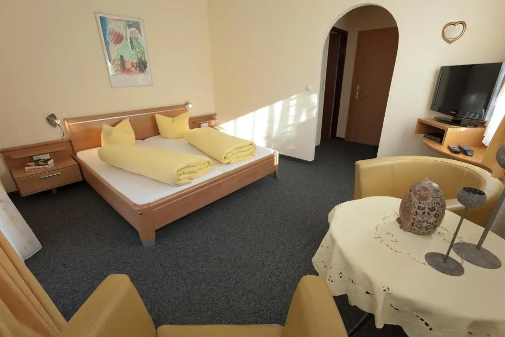 Standard Double room with balcony (full double bed)