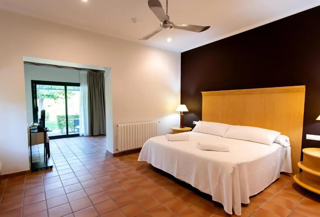 Deluxe Double room (full double bed)