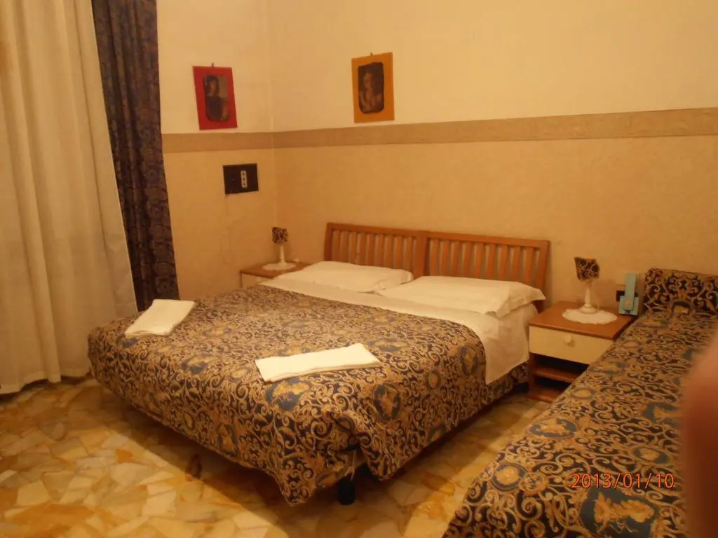 Standard Triple room