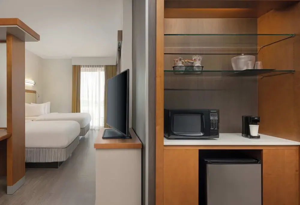 標準雙人房，配有大床