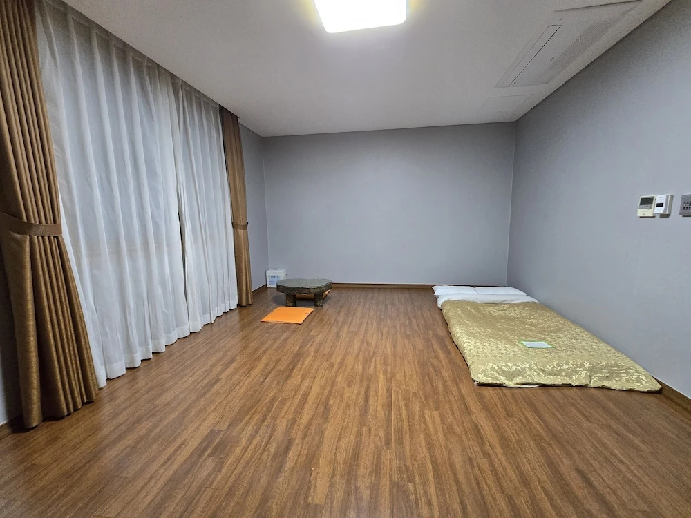 Standard Double Family room with mountain view (twin beds)