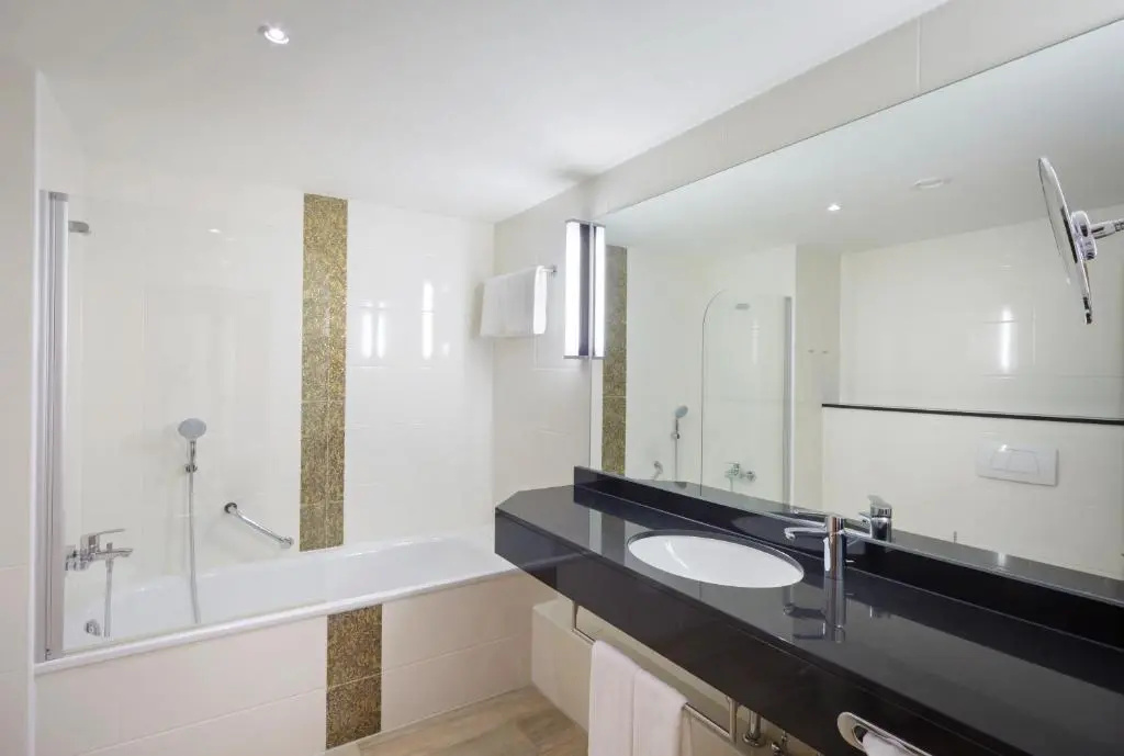 Deluxe Double room (full double bed)