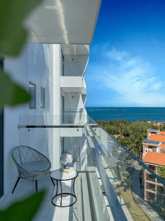 Deluxe Family room with ocean view