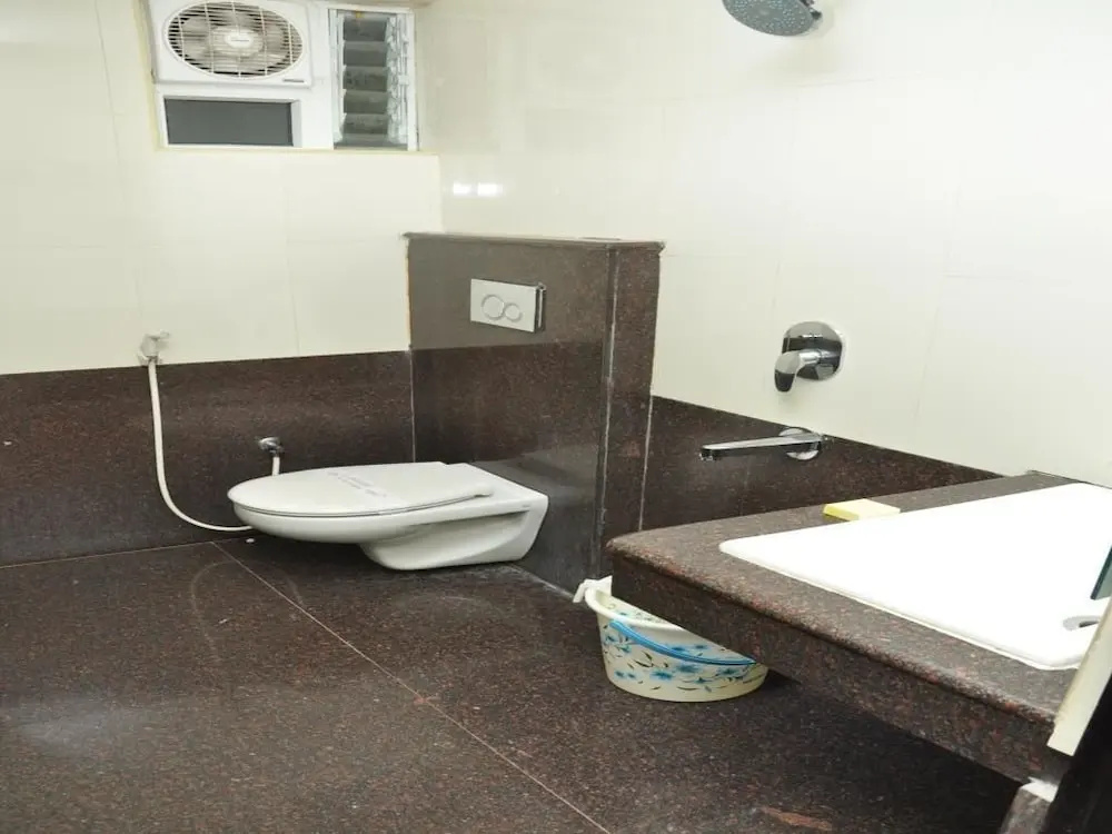 Premier Double room with city view (full double bed)