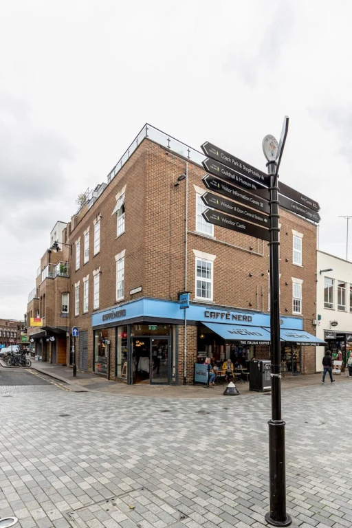 Large Apartment near Windsor Castle